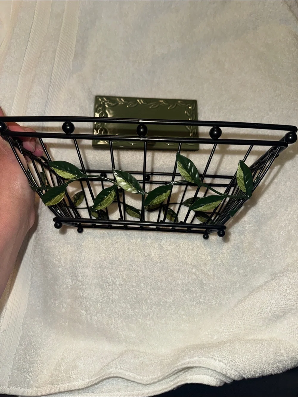 Pfaltzgraff Olive Green Center Black Wire Leaf Tray